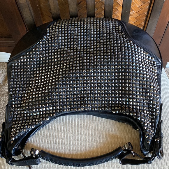 BURBERRY PRORSUM - Black Studded Leather Hoxton Hobo - Picture 8 of 16